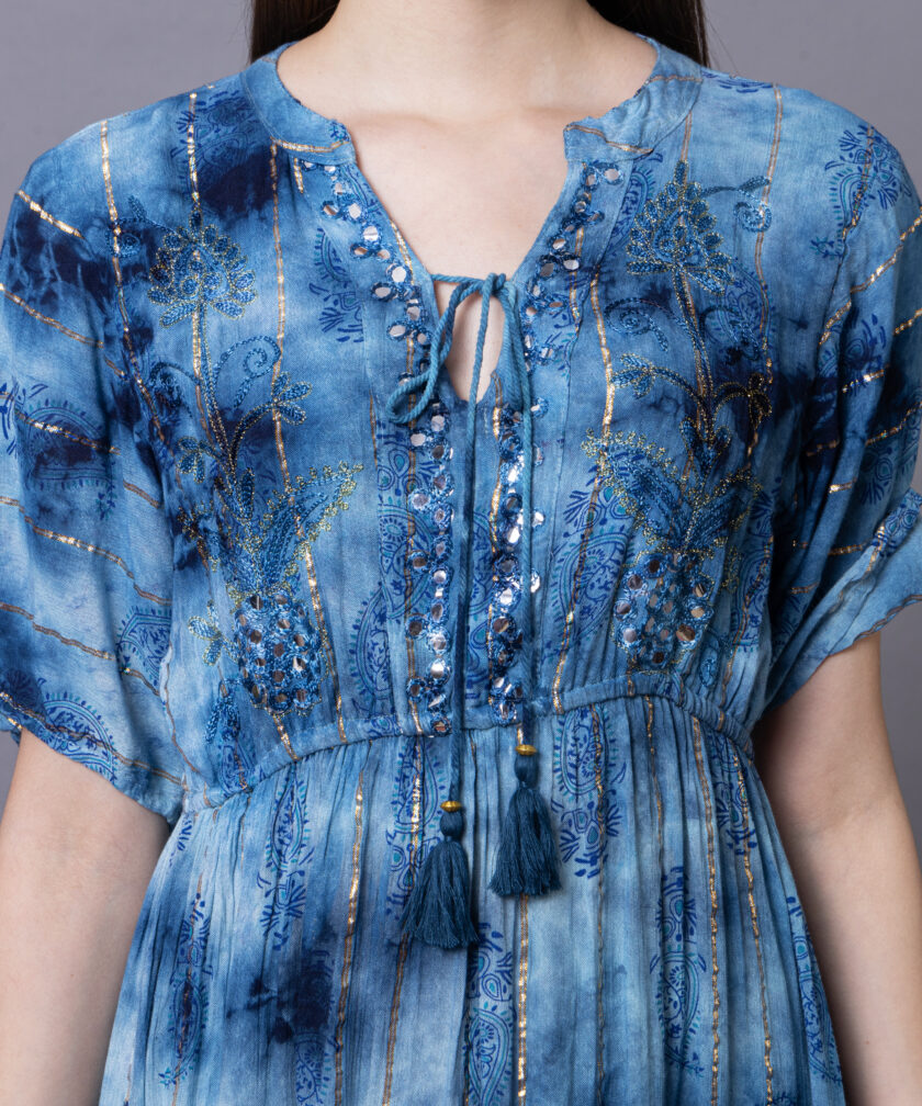 Elegant Maxi Dress with tie-dye Pattern, Featuring Metallic Accents and a Tiered Skirt Design - Image 2