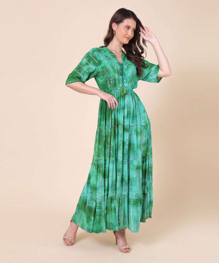 Elegant Maxi Dress with tie-dye Pattern, Featuring Metallic Accents and a Tiered Skirt Design - Image 5