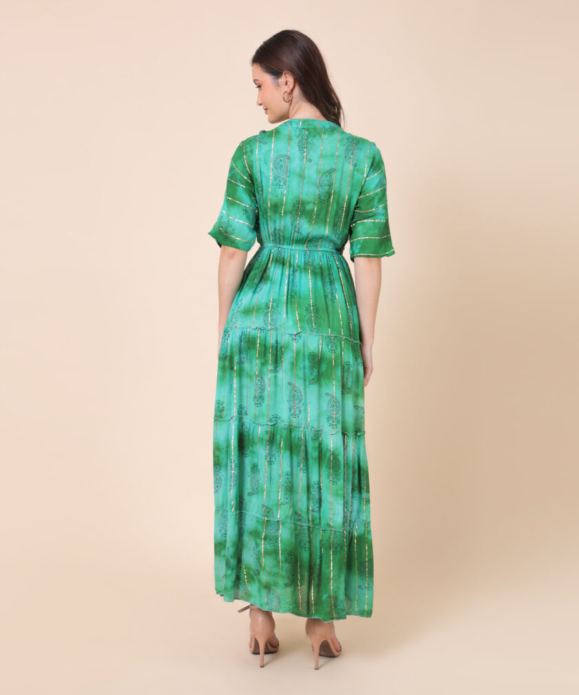 Elegant Maxi Dress with tie-dye Pattern, Featuring Metallic Accents and a Tiered Skirt Design - Image 3
