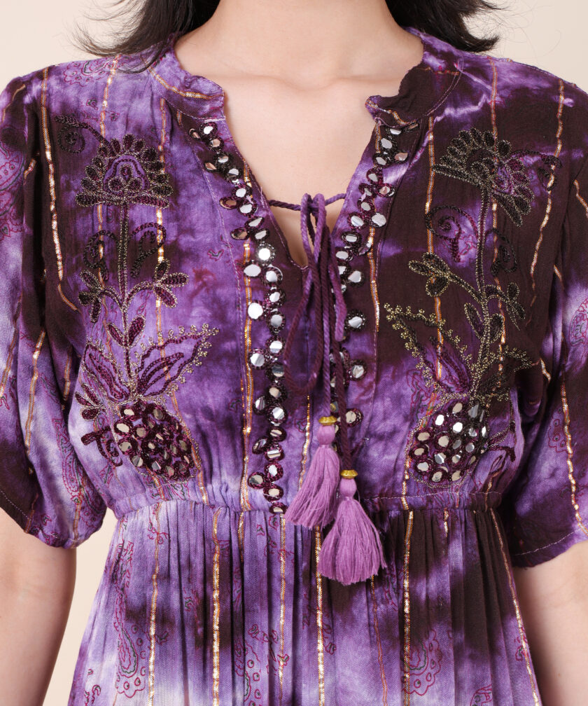 Elegant Maxi Dress with tie-dye Pattern, Featuring Metallic Accents and a Tiered Skirt Design - Image 2