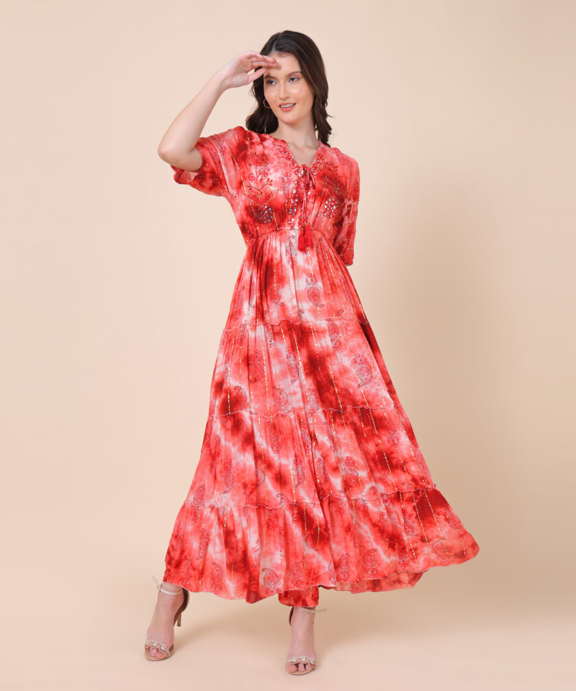 Elegant Maxi Dress with tie-dye Pattern, Featuring Metallic Accents and a Tiered Skirt Design